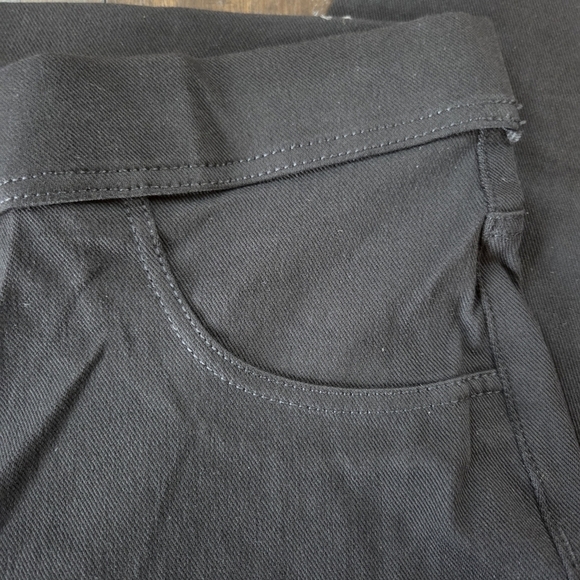 Black Capri Jeggings XXL (20) Fitted Stretch Pull-On Back Pockets Plus Size New - Picture 6 of 11